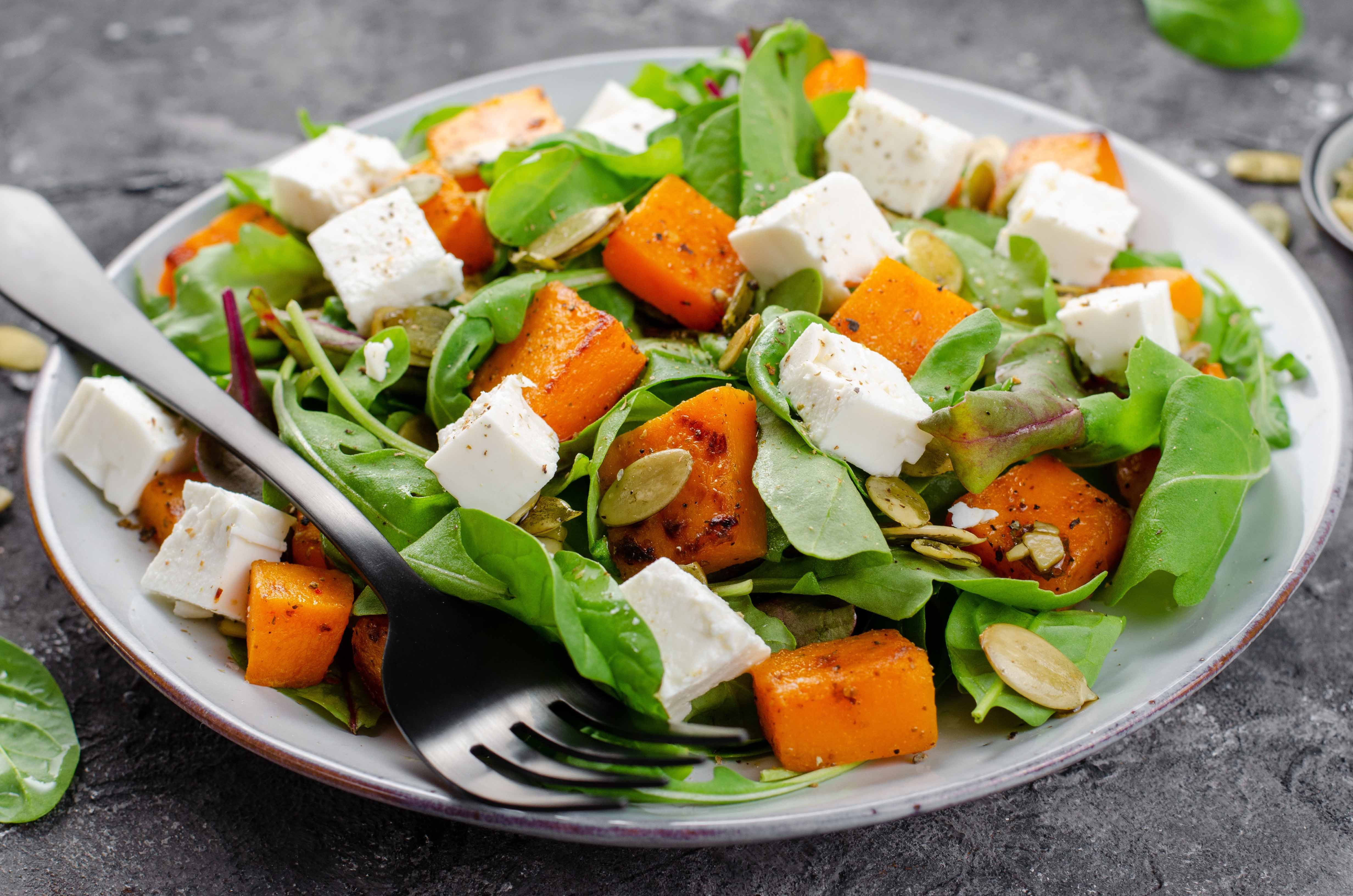 tekvicovy salat - Chutné prílohy, ktoré odľahčia vaše sviatočné hody