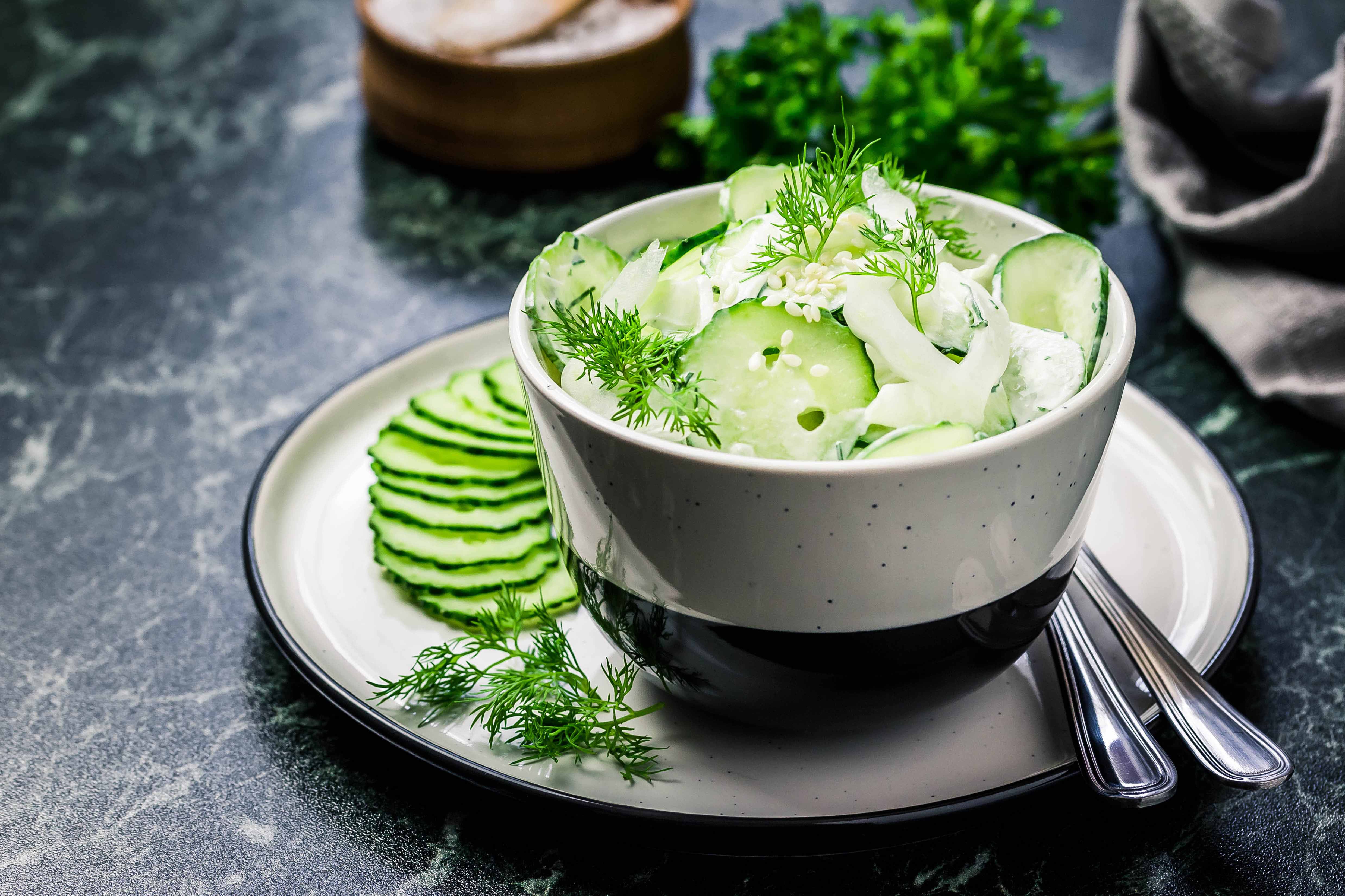 uhorkovy salat - Chutné prílohy, ktoré odľahčia vaše sviatočné hody